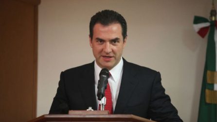 ADRIÁN DE LA GARZA PROCURADOR