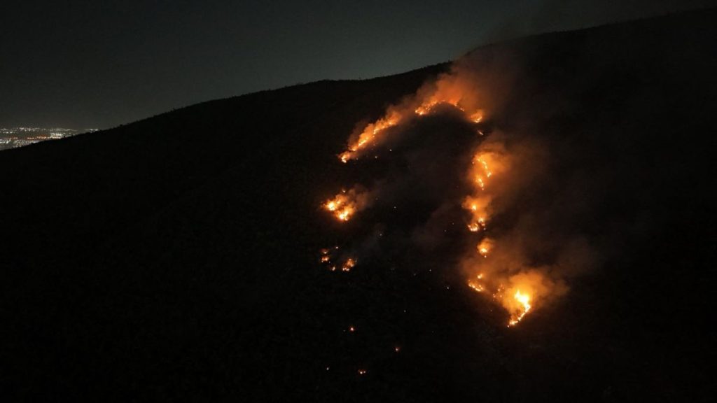 Incendio-forestal-topo-chico-brigadistas-protecicón-civil-monterrey - Adelante Mty