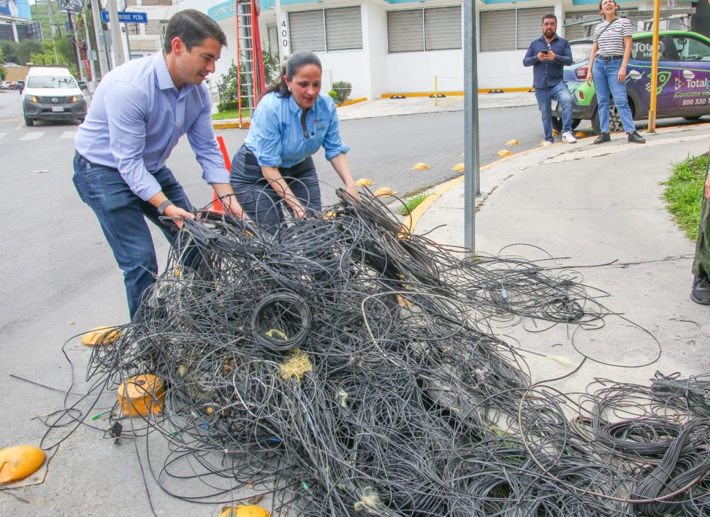 Obras En Col Doctores - Adelante Mty Limpieza-de-cables-viejos-monterrey-limpio