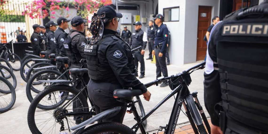 Line of Police Officers in Tactical Gear Standing with Their Bicycles Outside a Building. - Adelante Mty